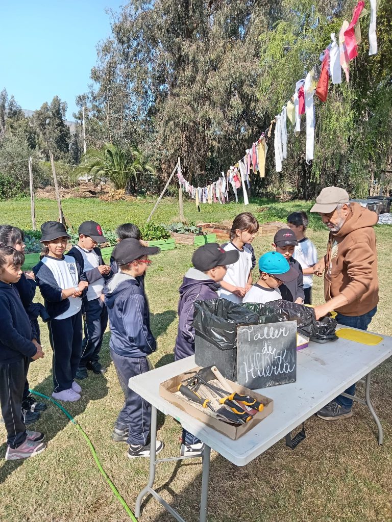Niños de escuelas de la región Metropolitana en visita pedagógica a Bioescuela
